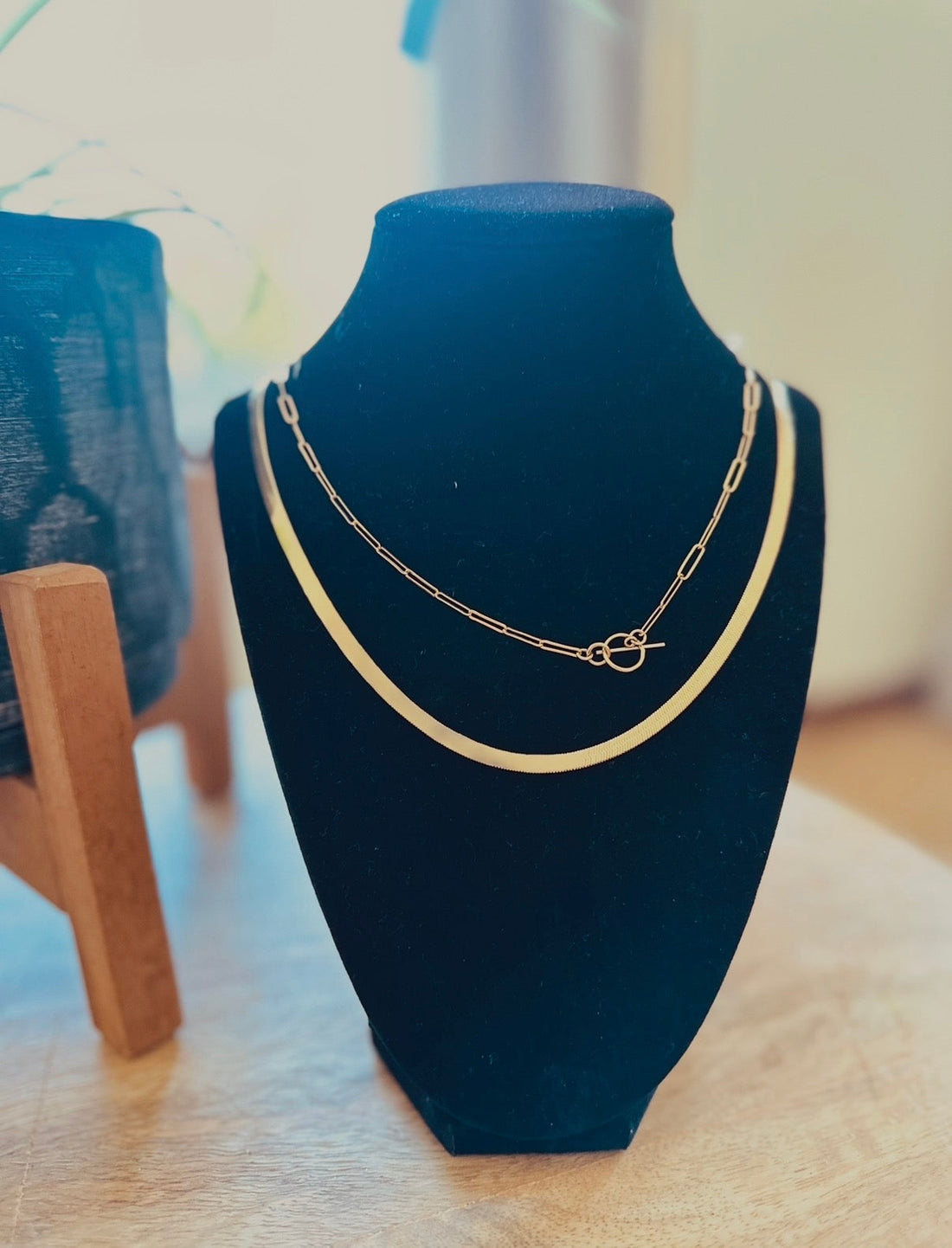 Why the Herringbone Chain Is Back: The 90s Jewelry Trend Taking Over 2026