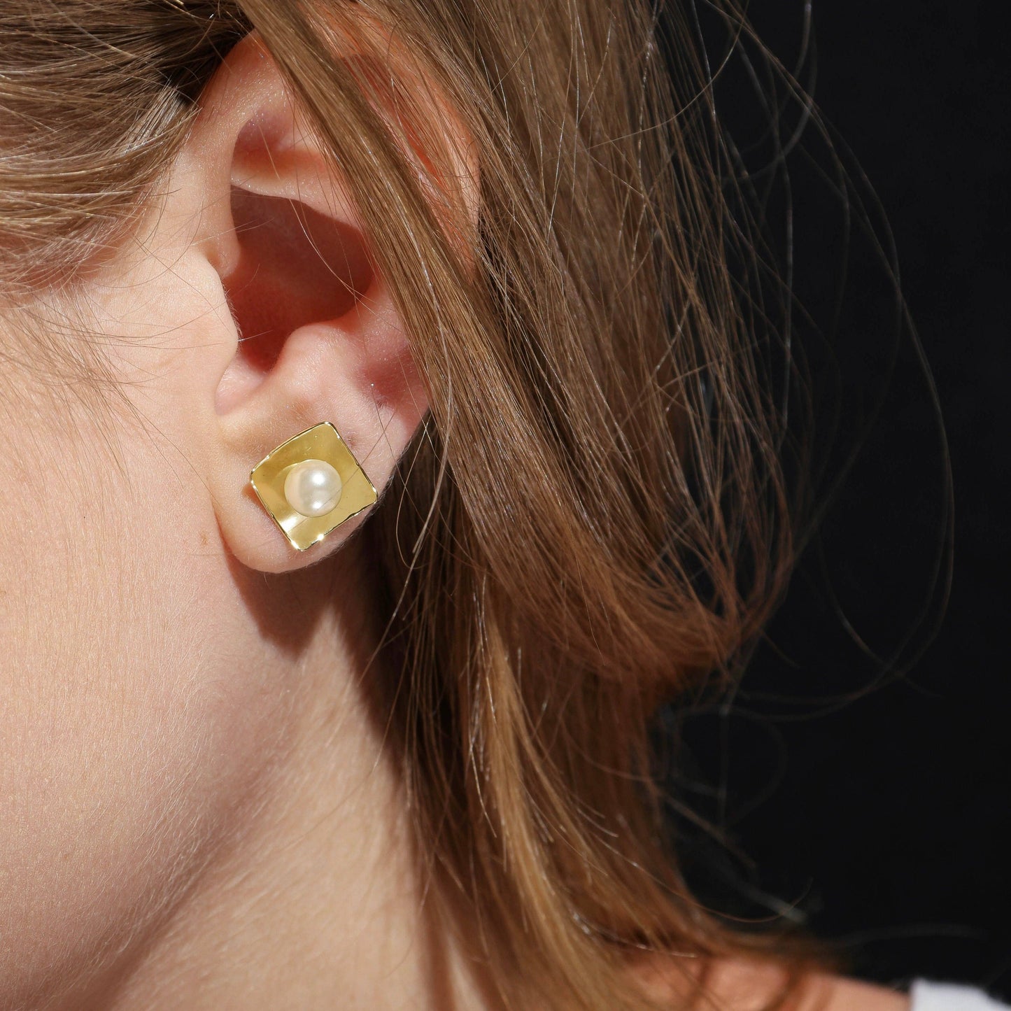 18 karat gold filled pearl stud earring set in gold plate anti-tarnish hypoallergenic 