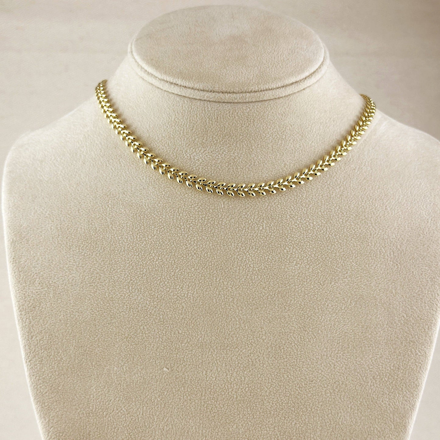 Leaf Choker Necklace – 18K Gold Filled