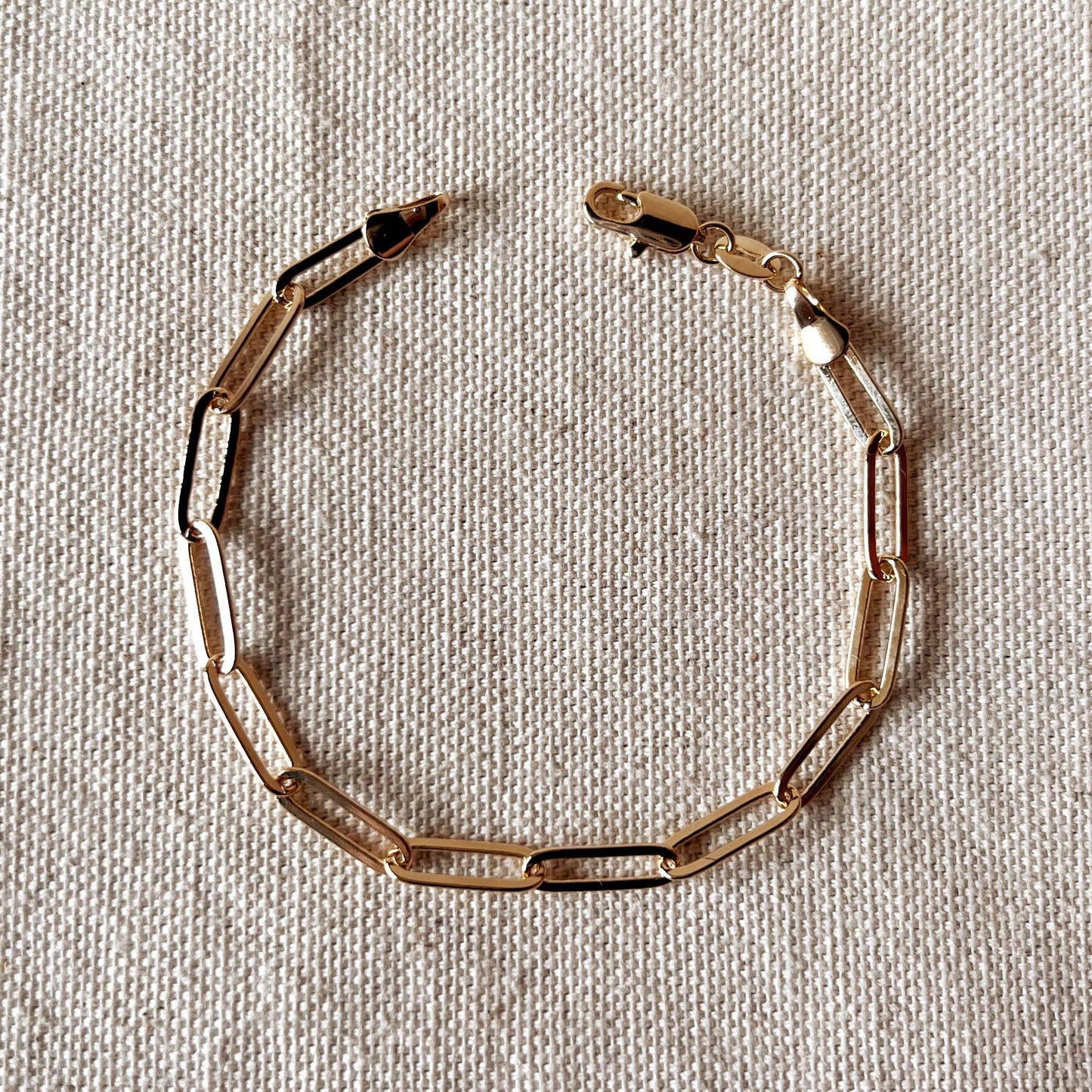 18k gold filled elongated paperclip bracelet close up