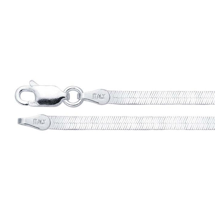 Sterling-silver-paperclip-necklace-closeup